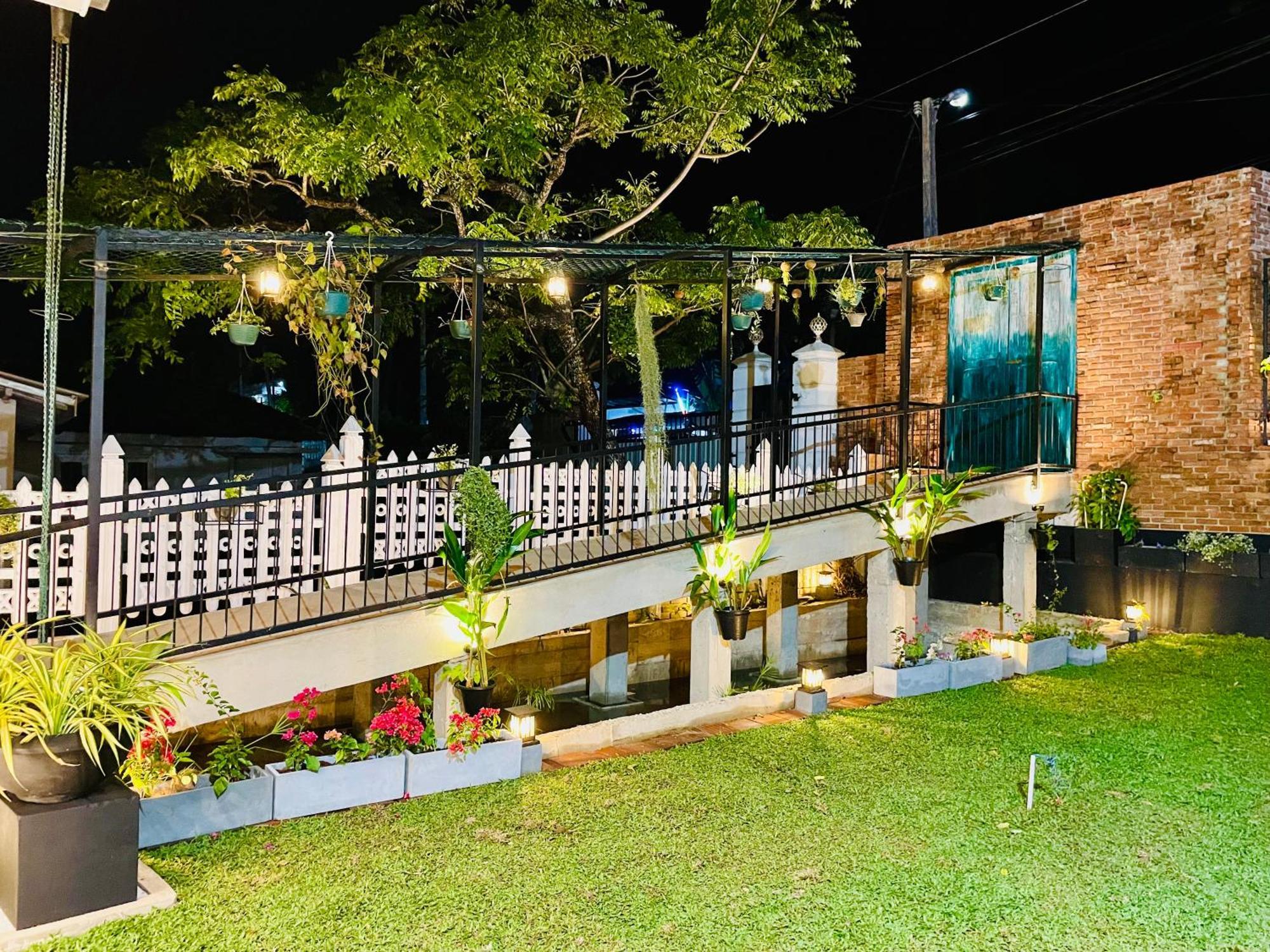 Ayur Ayur White Sail Villa Dalupotha Buitenkant foto