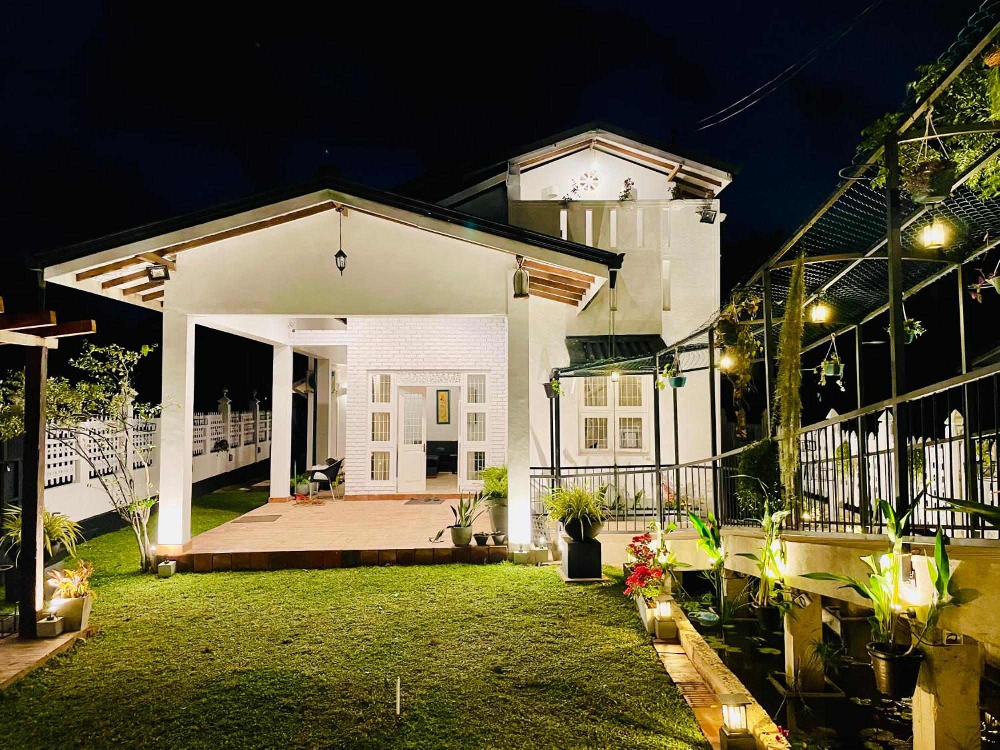 Ayur Ayur White Sail Villa Dalupotha Buitenkant foto