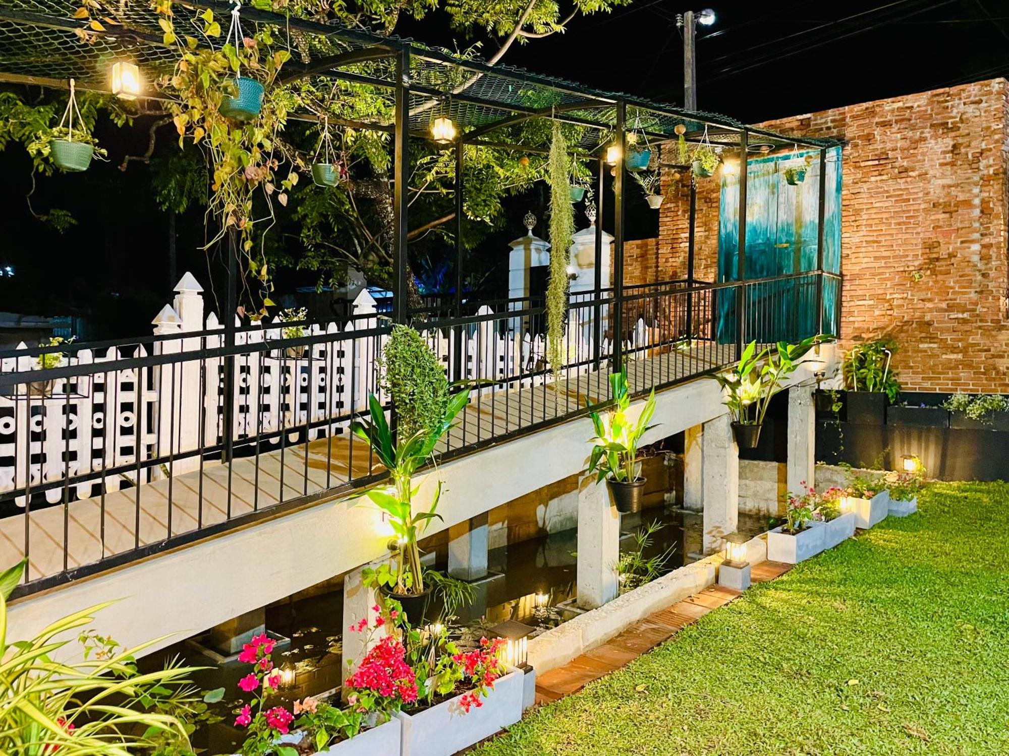 Ayur Ayur White Sail Villa Dalupotha Buitenkant foto