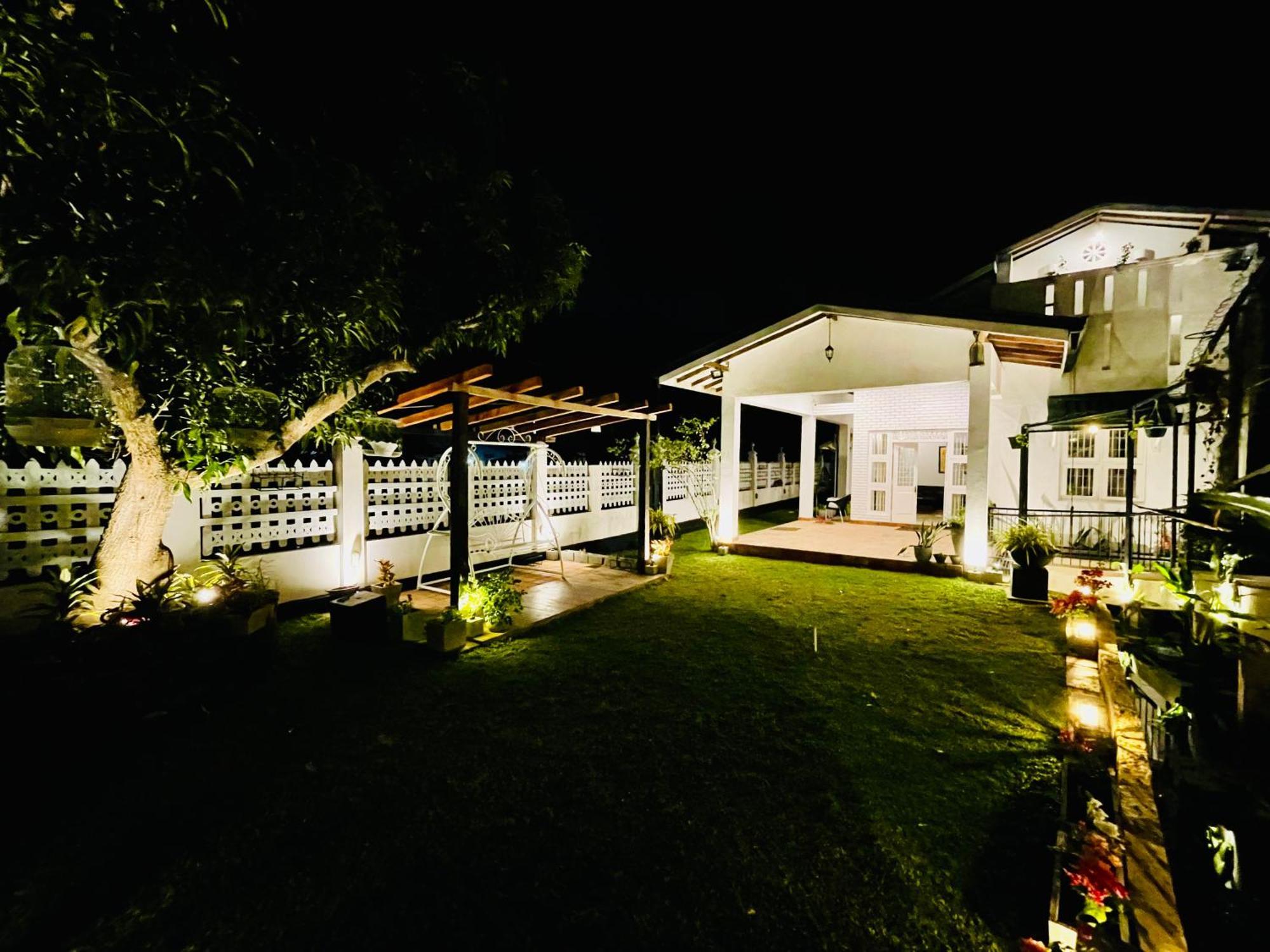 Ayur Ayur White Sail Villa Dalupotha Buitenkant foto