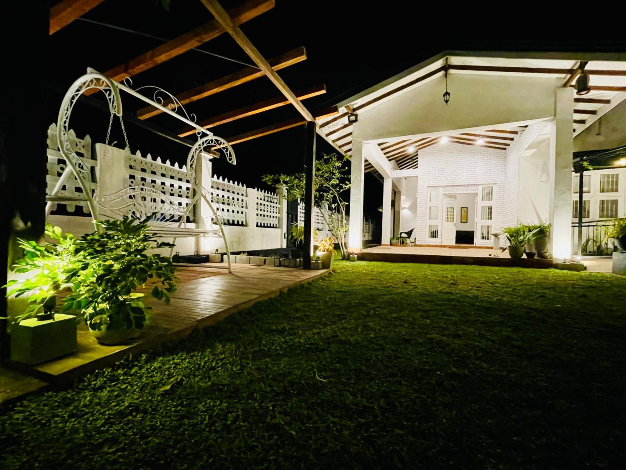 Ayur Ayur White Sail Villa Dalupotha Buitenkant foto
