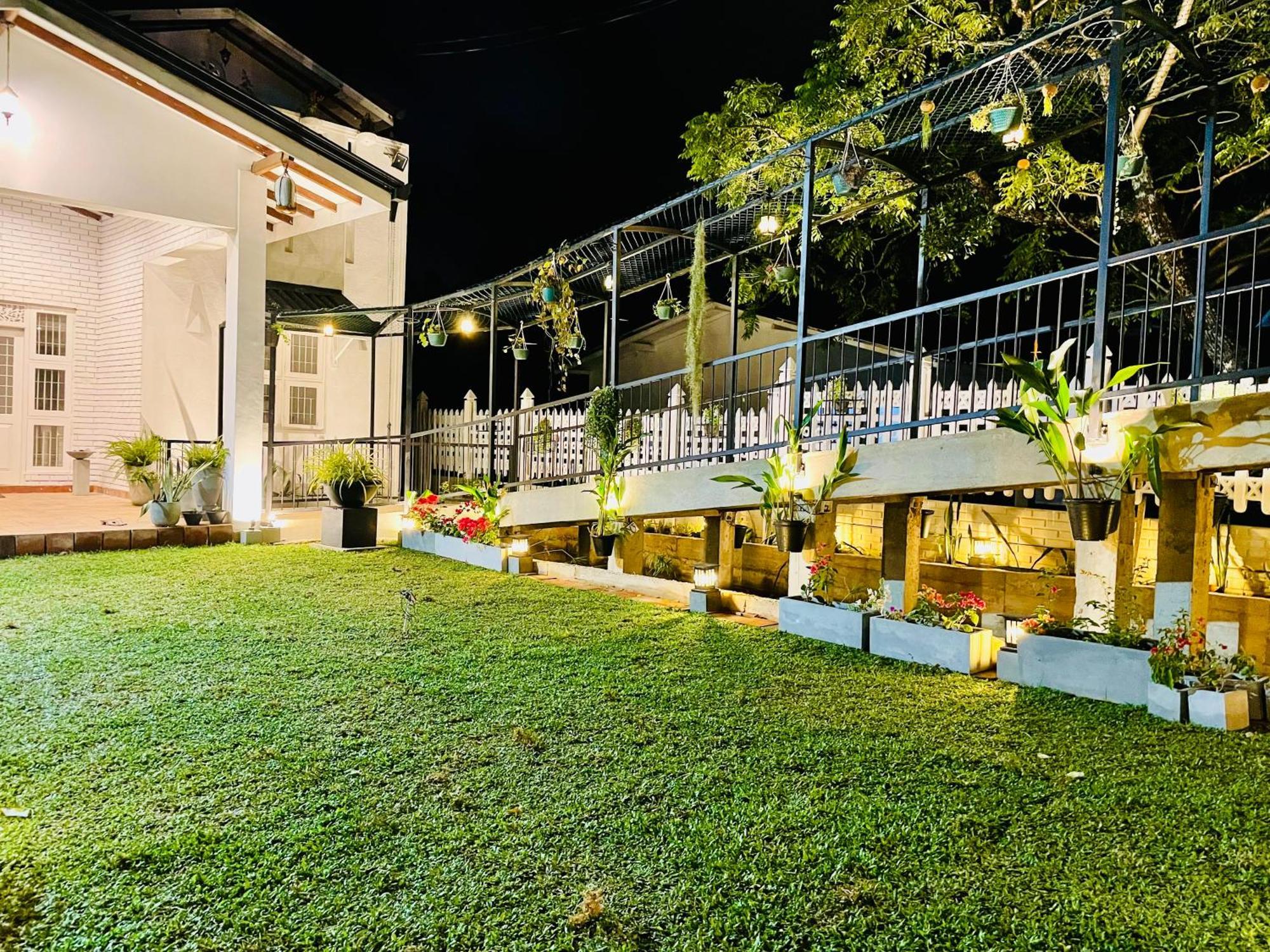 Ayur Ayur White Sail Villa Dalupotha Buitenkant foto