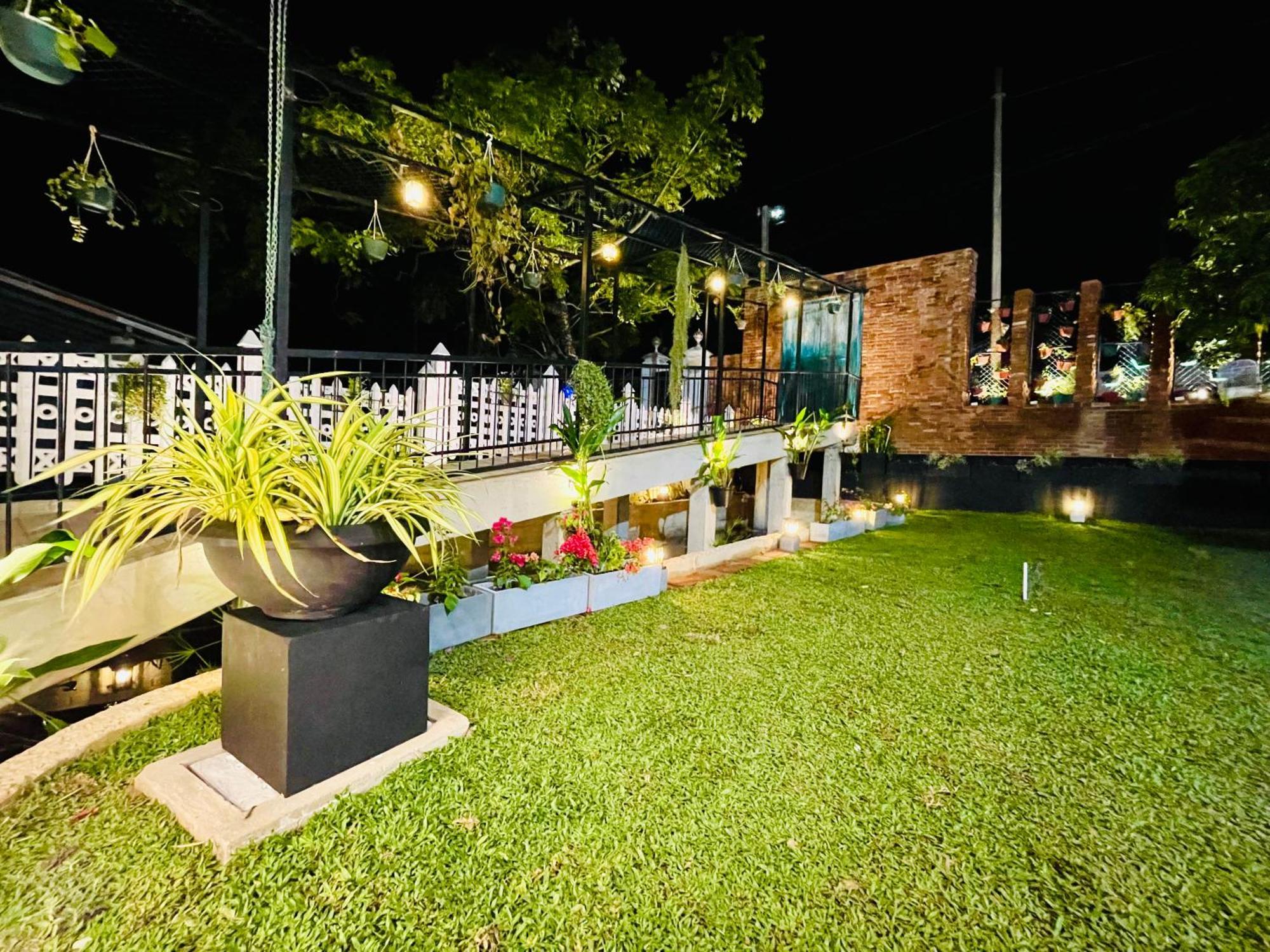 Ayur Ayur White Sail Villa Dalupotha Buitenkant foto
